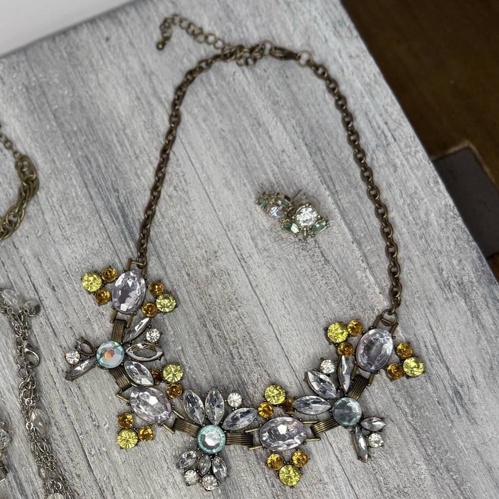 Elegant Floral Necklace and Earring Set